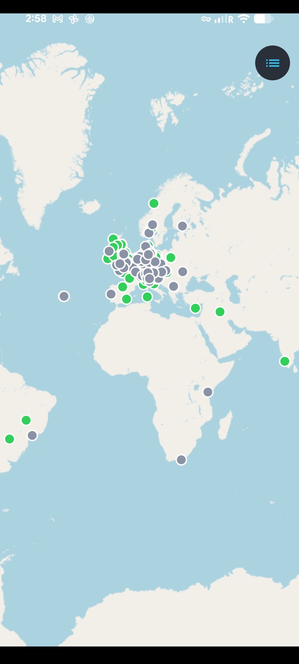 World map of public KiwiSDRs with green (reachable) and gray pins.